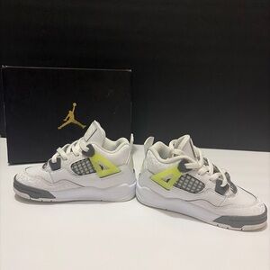 Jordan 4 Retro HJ5989 White/Lime green/Dark Grey Toddler’s size 9C